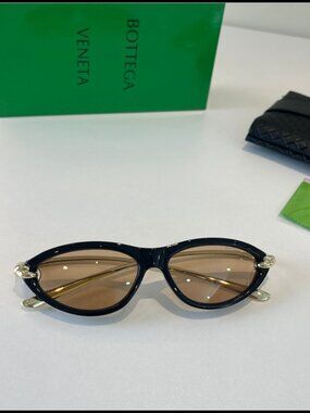 Bottega Veneta Black Cat Eye Gold Knot Tan Lens Sunnies